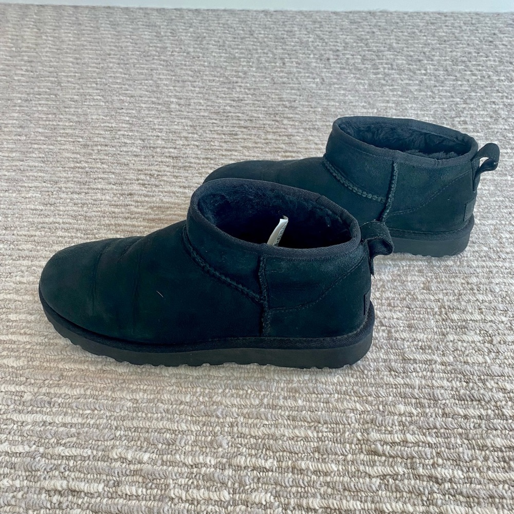 Ugg Classic Ultra-Mini - Size 8 black